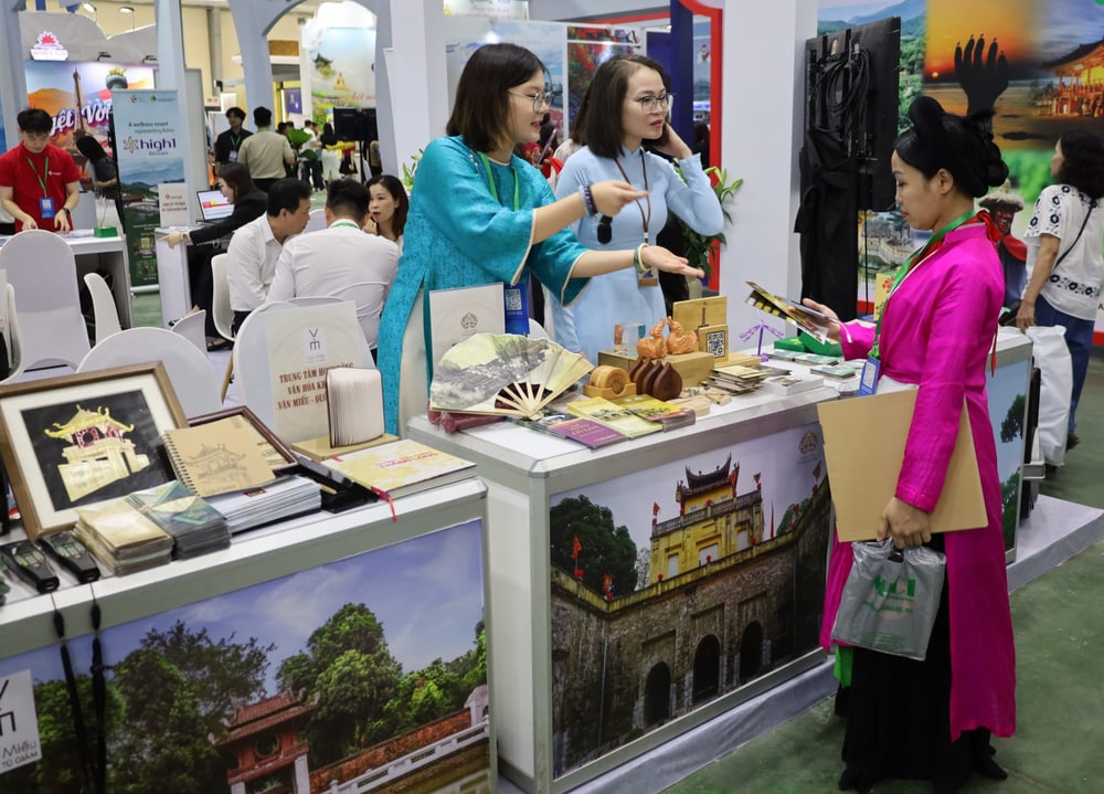 Triển lãm với nhiều sản phẩm thủ công mỹ nghệ